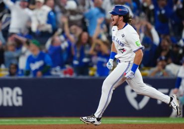 Azulejos apabullan a los Dodgers y ganan juego 1 de la Serie Mundial