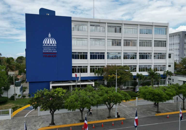 Ministerio de Trabajo autoriza reanudación de labores tras mejora del clima por tormenta Melissa