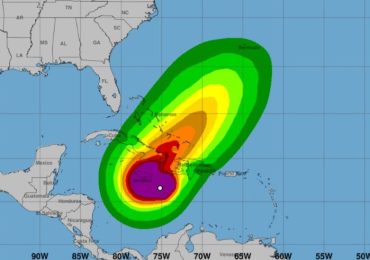 Melissa ya es huracán categoría 2, con vientos máximos sostenidos de 155 kph