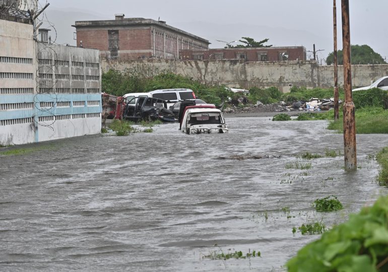 Melissa provoca daños en hospitales, viviendas y deja carreteras inundadas en Jamaica