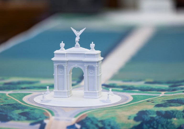 La Casa Blanca proyecta el "Arco de Trump"