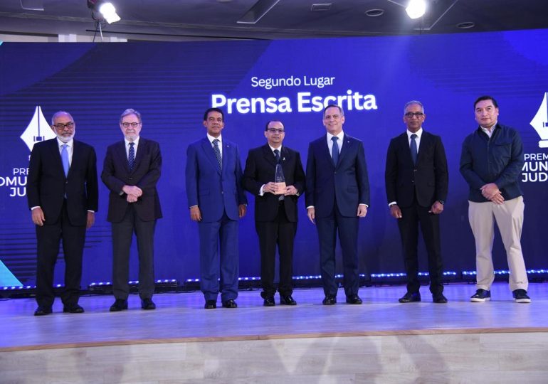 Quiroz agradece reconocimiento del Premio de Comunicación Judicial a Aplatanao News por investigación sobre feminicidios