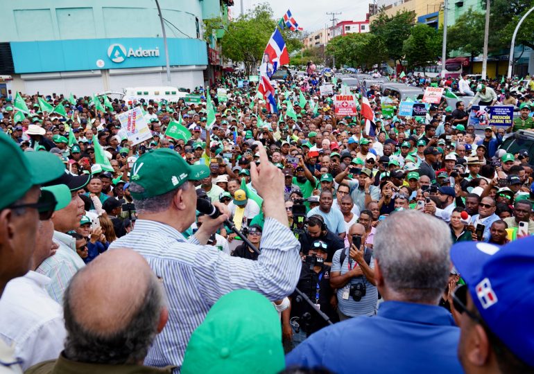 Vivimos una “tormenta perfecta”: el país está quebrado, asegura Leonel Fernández