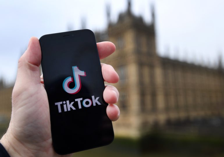 TikTok lanza herramientas para identificar el uso de IA y mejorar el bienestar digital