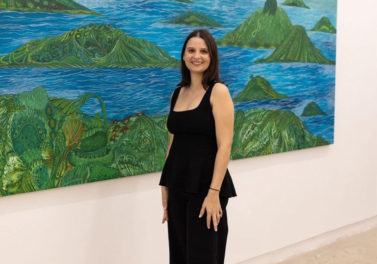 Artista dominicana Ana Sofía Batlle brilla en Puerto Rico con su exhibición "Madreselva"