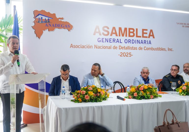 ANADEGAS reconoce al ministro Ito Bisonó por su liderazgo y compromiso con el desarrollo responsable del sector de combustibles