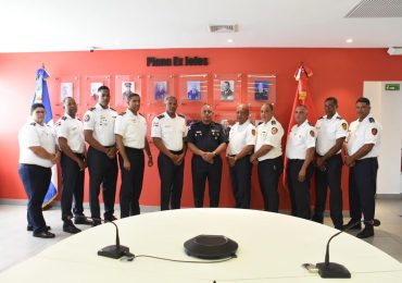 Carolina auspicia viaje de 11 bomberos del DN para capacitación en Puerto Rico