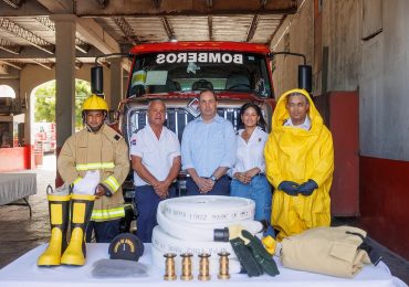 Casa Brugal dona equipos de protección al Cuerpo de Bomberos de Puerto Plata