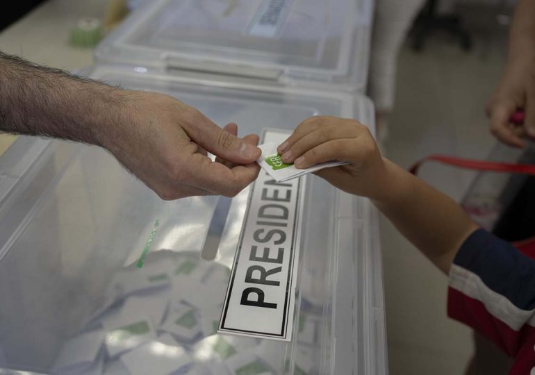Video | Chile celebrará una segunda vuelta entre izquierdista Jara y ultraderechista Kast