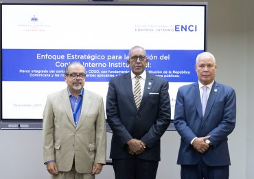 Contraloría entrena funcionarios del Palacio Nacional sobre Control Interno