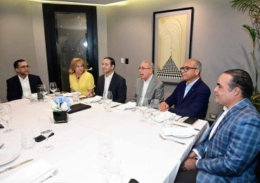 Danilo Medina sostiene encuentro con aspirantes presidenciales PLD