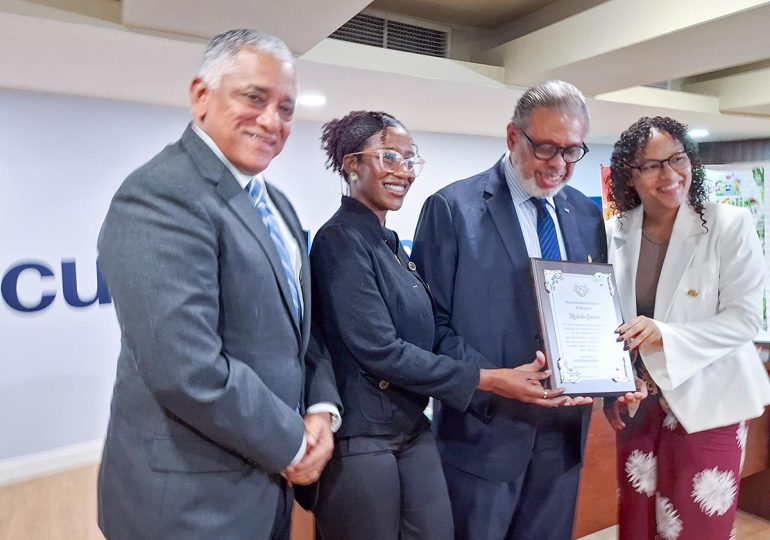 Desarrollo de la Comunidad pone en circulación dos libros de jóvenes escritoras