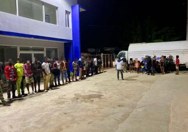 Detienen en operativos 1,203 nacionales haitianos y deportan a 1,050
