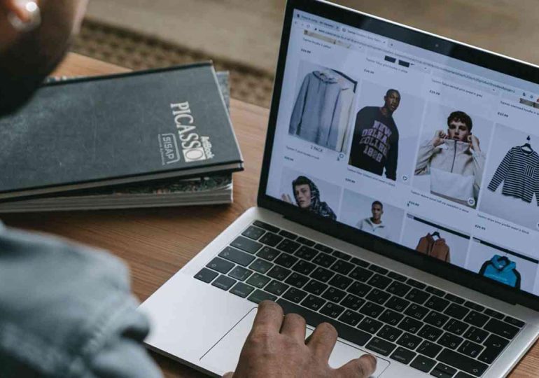 Expertos alertan sobre formas de fraude en línea durante Black Friday y la temporada navideña