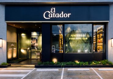 Dicen que el buen vino llega al corazón… así llegó El Catador a Santiago