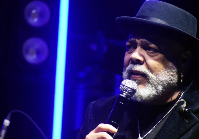 Francisco Céspedes desborda Lungomare con un concierto íntimo y emotivo