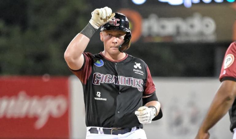 Holton decide con doblete en triunfo de los Gigantes sobre las Águilas