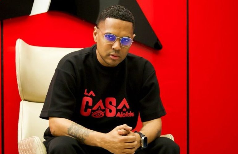 Santiago Matías celebra nuevo récord de visitas con “La Casa de Alofoke 2” en YouTube