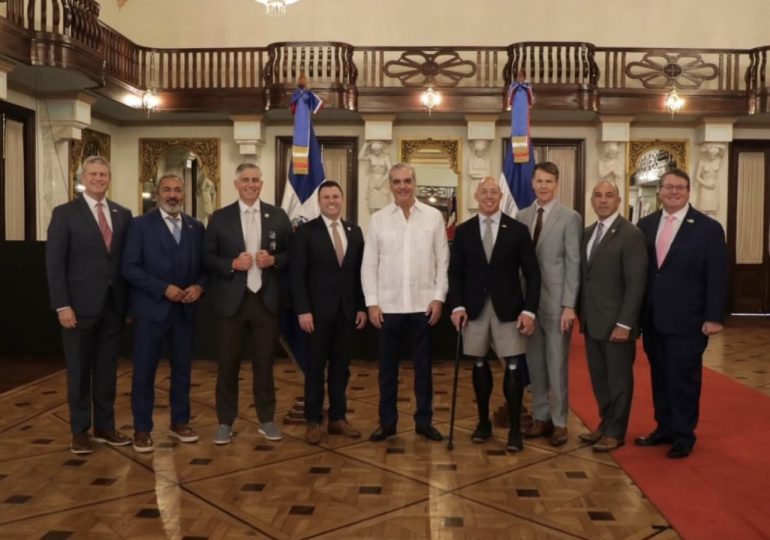 Legisladores de EE. UU. realizan visita oficial de dos días a la República Dominicana