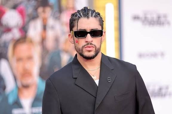 “Nunca paren de soñar, ni de ser ustedes”: Bad Bunny dedica su Latin Grammy a la juventud latinoamericana