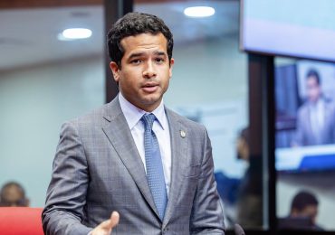 “Una primera plana muy triste”: Omar reacciona ante portada de periódico sobre salarios por debajo de 52 mil pesos