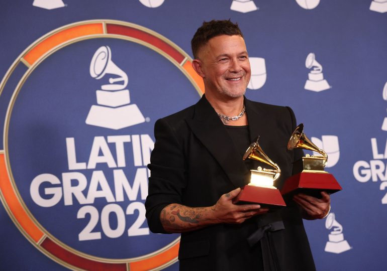 ”Son como esos abrazos que solo la música sabe dar”: Alejandro Sanz agradece llevar a casa dos Grammy