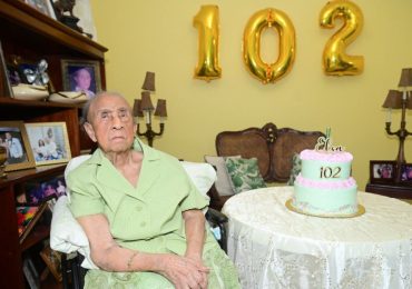 VIDEO | Con voz quebrada Leonel Fernández da el último adiós a su tía Elsa Reyna