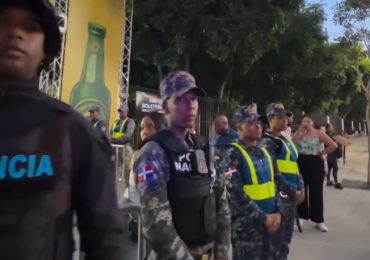 Amplia seguridad de la Policía Nacional en puntos de acceso al concierto de Bad Bunny