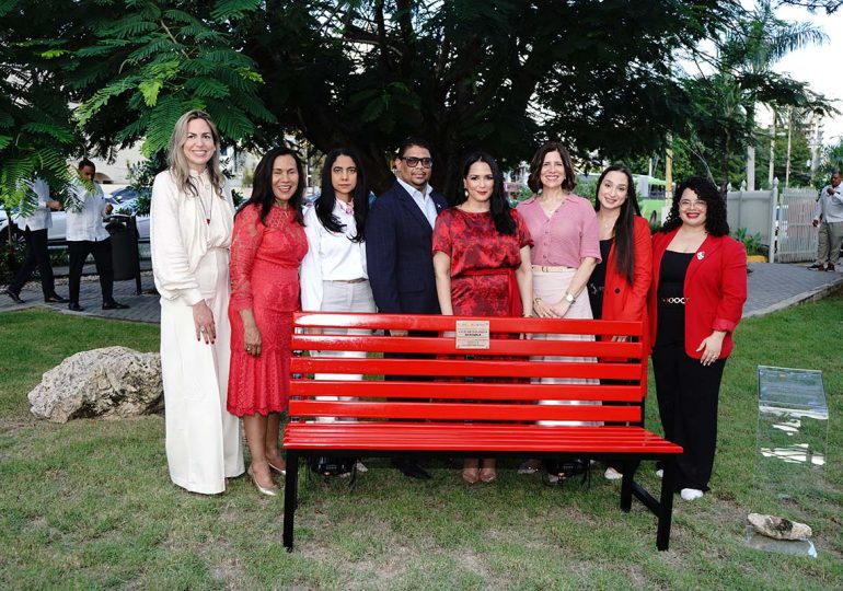 INDEX, Vimenca y Western Union develan un “Banco Rojo”, símbolo de la lucha contra la violencia de género