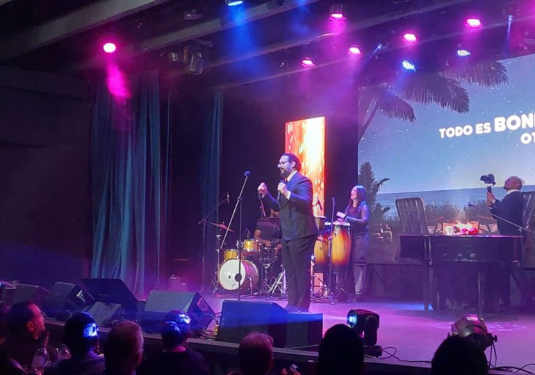 Manerra ofreció un concierto memorable en Escenario 360 A ritmo de bachata, merengue y bolero