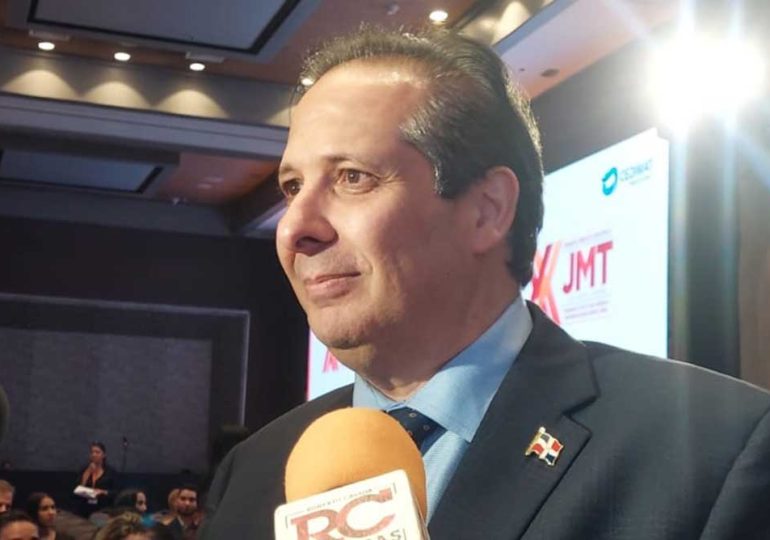 Ministro de Salud Pública destaca la importancia de regular el uso de la inteligencia artificial en la medicina