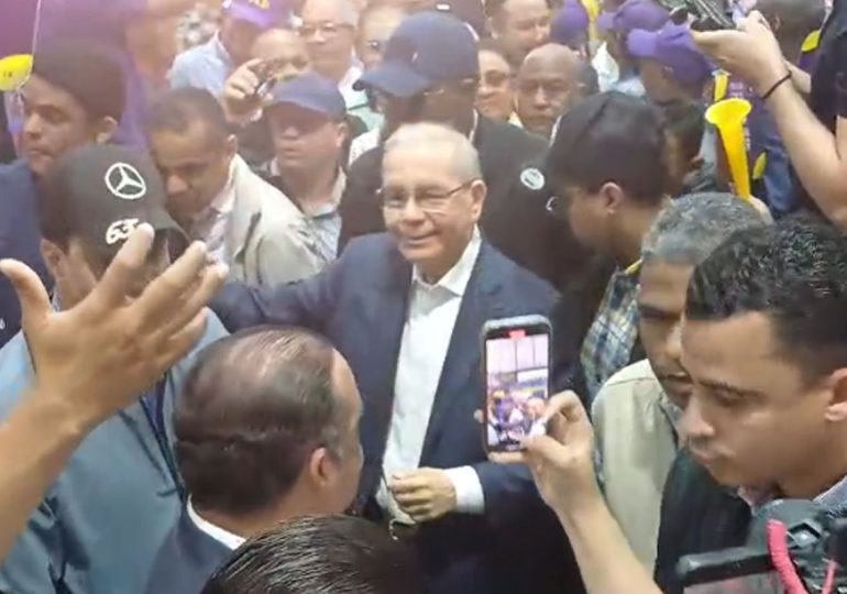 Video | Multitud recibe a Danilo Medina en el Distrito Nacional