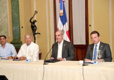 Video | Presidente Abinader impulsa acciones para garantizar abastecimiento y estabilidad de precios durante la temporada navideña en todo el país