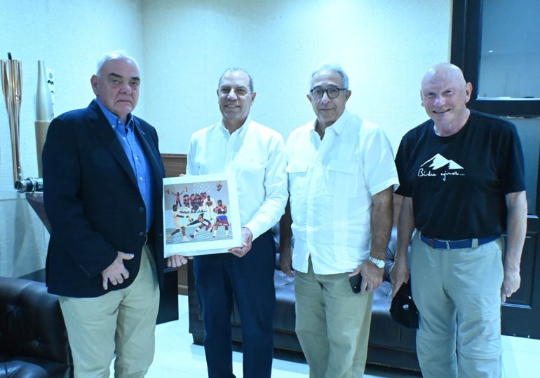 Presidente del COD recibe representación internacional de pelota vasca