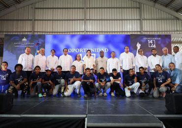 Raquel Peña encabeza inauguración centro del Programa Oportunidad 14-24 y entrega obras en Santiago y Bonao