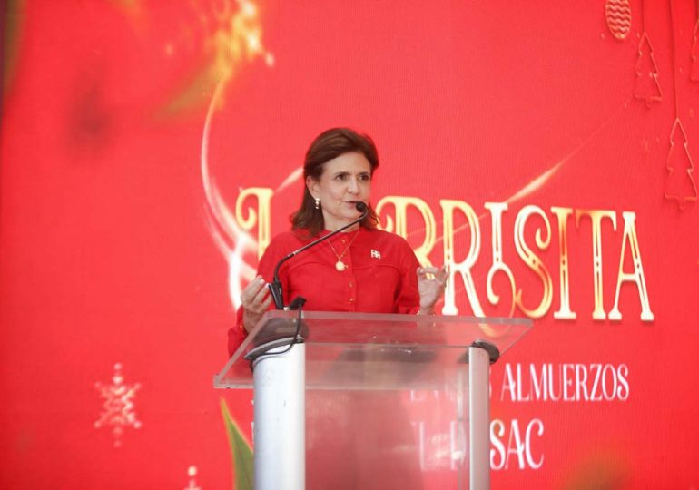 Raquel Peña inicia en el Cibao la entrega del Bono Navideño 2025