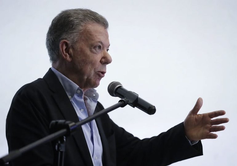 Santos pide al próximo presidente colombiano que retome implementación del acuerdo de paz