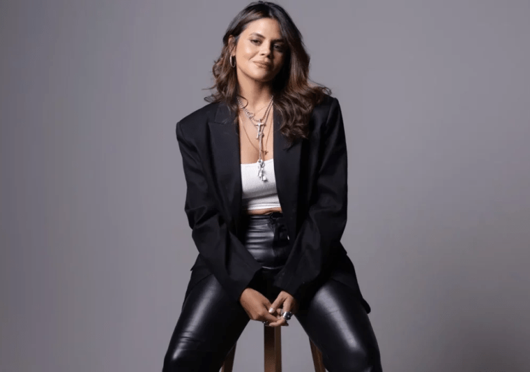 ¡Confirmada con swing! Techy como presentadora en Premiere Latin Grammy 2025