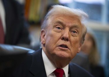 Trump acusa a los demócratas de "desviar la atención" con el caso Epstein y difundir bulos