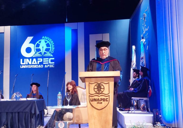 Video | UNAPEC otorga Doctorado Honoris Causa a la destacada escritora española Irene Vallejo por su aporte universal a la cultura y la educación