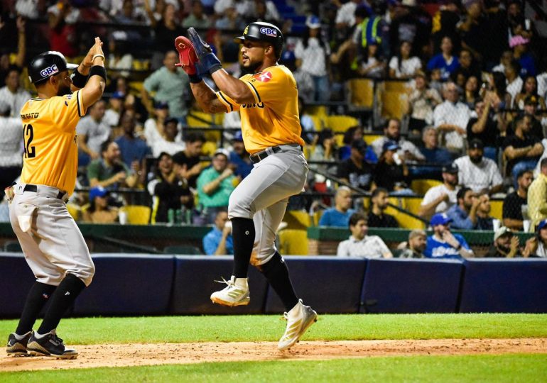 Águilas blanquean al Licey y extienden su racha a cinco triunfos seguidos