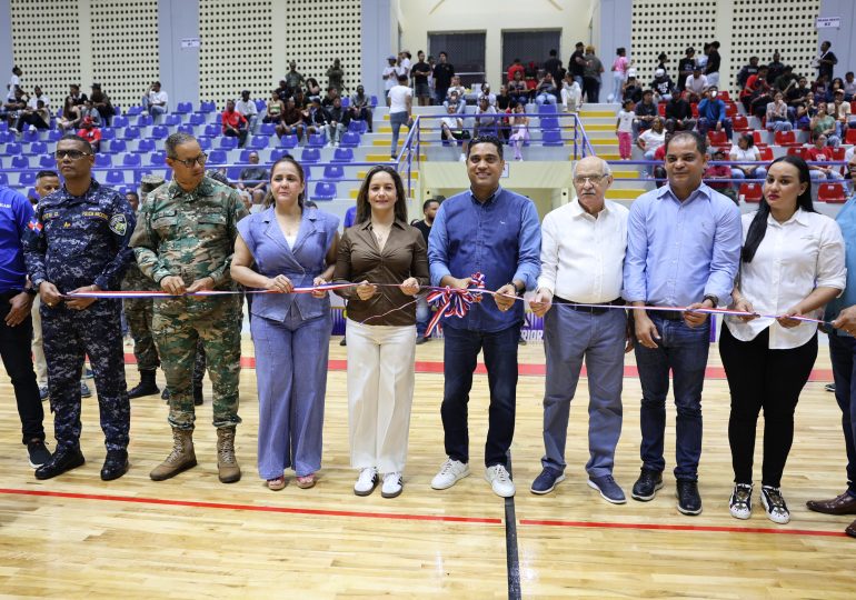 Ministro Kelvin Cruz entrega Polideportivo de Mao con inversión de 36 millones