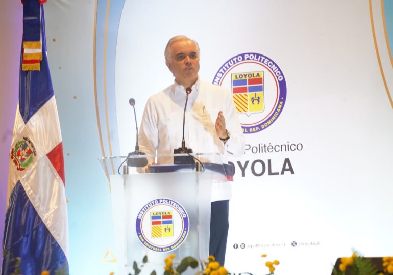 Luis Miguel De Camps exalta educación técnica como motor de transformación en graduación del Instituto Politécnico Loyola