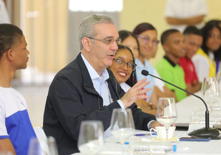 Abinader inaugura dos naves industriales en Zona Franca de San Juan que generan 500 empleos