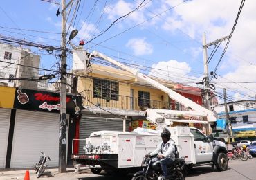 Edeeste e Interior y Policía iluminan las calles del sector Capotillo en el Distrito Nacional