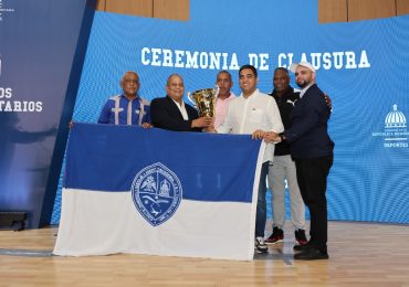 Video | Concluyen con éxito los Juegos Universitarios 2025; Kelvin Cruz entrega corona de campeona a la UASD