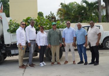 Digecac y RD-Vial realizan amplia jornada de siembra en la Autopista Las Américas