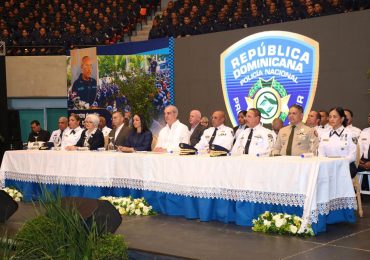 Presidente Abinader juramenta 2,421 nuevos agentes, con ello suman 6,500 policías formados en el marco de la Reforma Policial