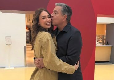 Daniel Sarcos revive momentos que marcaron el inicio de su historia de amor en Telemundo