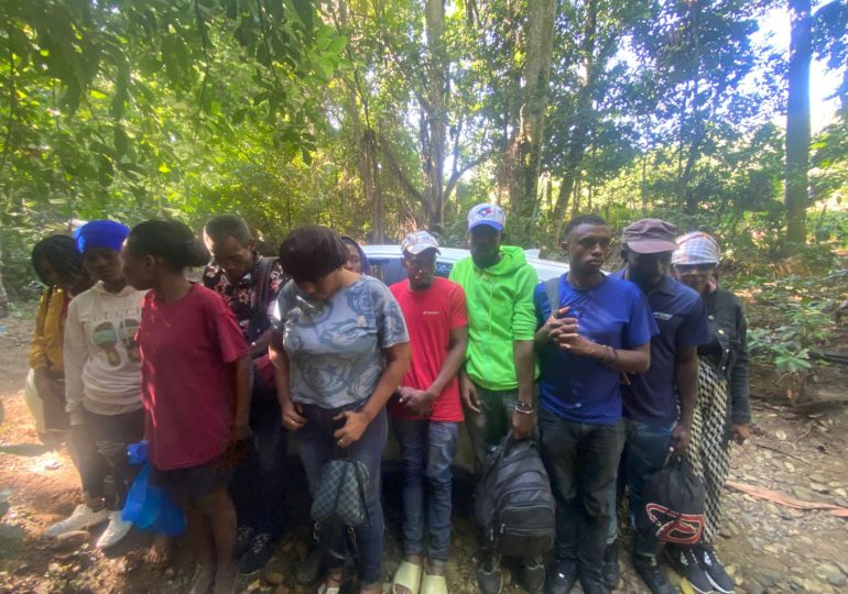 Video: Ejército detiene 30 indocumentados haitianos en tres vehículos en Monción, Santiago Rodríguez
